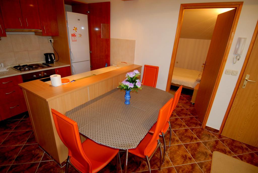Guesthouse Konti Rijeka Rum bild